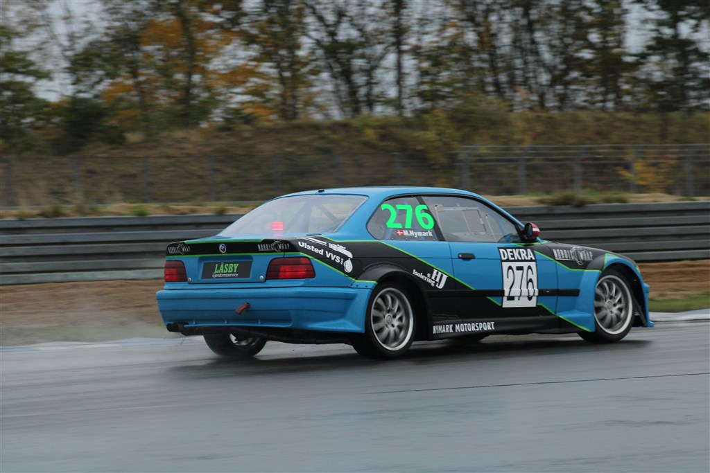 Michael Nymark fik efterhånden skudt sig mere og mere ind på en regnvejrs opsætning på en ultra flotte BMW E36.
(Foto: JJ Media)